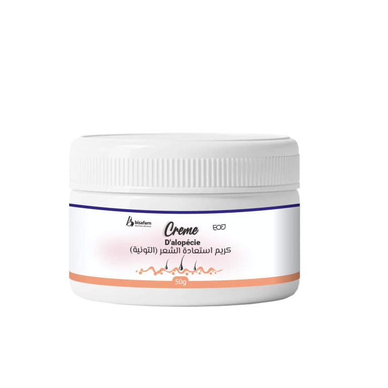 كريم الثعلبة – Crème d’Alopécie الوصف كريم مبتكر مصمم خصيصًا لتحفيز نمو الشعر وتحسين مظهر فروة الرأس المتضررة من الثعلبة أو التساقط الموضعي. يحتوي على مكونات نشطة وفعالة تعمل على تنشيط بصيلات الشعر وتعزيز الدورة الدموية، مما يدعم إنبات الشعر وزيادة كثافته. يحـفـز نــمــو الــشــعــر في المناطق المتضررة يعـزز صحة فروة الرأس ويهـدئ التهـيـج يـدعـم تقويــة بــصــيــلات الــشــعــر وتحـسـيـن مـرونـتـهـا الفوائد يعزز نمو الشعر ويقوي بصيلاته يساعد في معالجة تساقط الشعر الناتج عن الألوبيشيا يغذي فروة الرأس ويحسن صحتها العامة الفئة المستهدفة الأشخاص الذين يعانون من تساقط الشعر بسبب الثعلبة أو غيرها من يرغبون في زيادة كثافة الشعر وقوته من يعانون من ضعف في بصيلات الشعر نقاط البيع المميزة تركيبة متطورة لتعزيز نمو الشعر تحسين كثافة الشعر وقوته بفعالية مكونات طبيعية تغذي فروة الرأس المشاكل التي يعالجها تساقط الشعر أو الصلع الموضعي (الألوبيشيا) الشعر الخفيف وضعف الكثافة مشاكل صحة فروة الرأس والضعف العام في البصيلات المكونات المينوكسيديل (Minoxidil): محفز لنمو البصيلات وتنشيط الدورة الدموية [web:55][web:56] البيوتين (Biotin): يقوي الشعر ويحسن مرونته [web:53] مستخلصات عشبية مغذية (مثل الشيا والأملـا والزعتر) لدعم الصحة العامة للشعر [web:54] طريقة الاستخدام يوضع الكريم على فروة الرأس النظيفة والجافة، ويُدلك بلطف حتى يُمتص بالكامل. يُستخدم مرتين يوميًا للحصول على أفضل النتائج. موانع الاستعمال لا يُستخدم من قبل النساء الحوامل أو المرضعات يُمنع استخدامه في حالات أمراض فروة الرأس الحادة